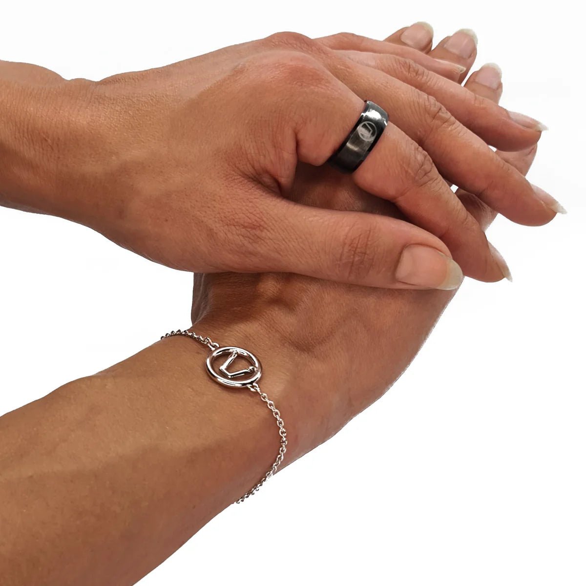 Svart Ring med The Swing