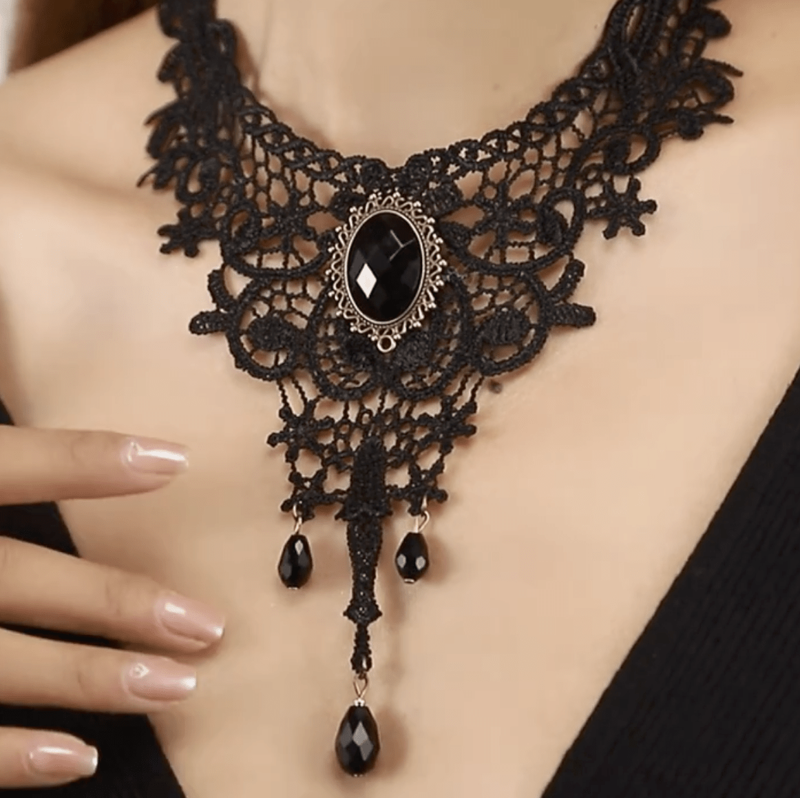 Gotisk Chokerhalsband i svarts spets - S.O.S