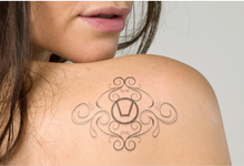 Ladda upp bild till gallerivisning, Tatuering The Swing symbol
